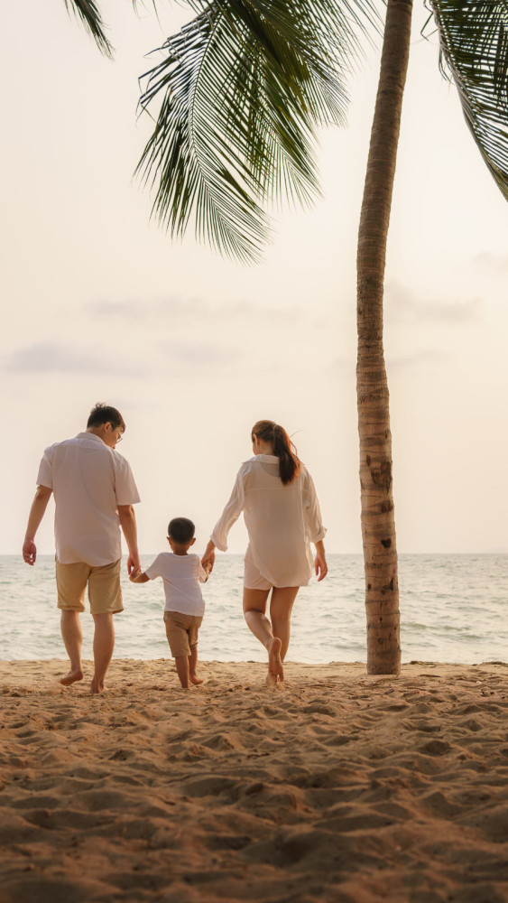 asian,family,with,fathers,,mother,and,son,are,walking,along