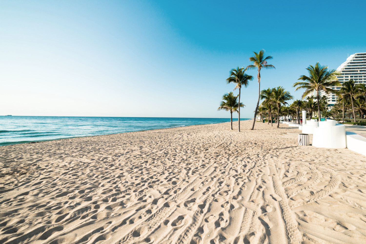 fort,lauderdale,south,florida,beach,with,no,one,on,it