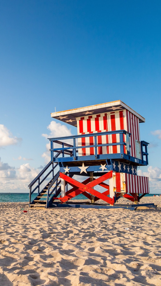 colorful,lifeguard,tower,in,south,beach,,miami,beach,,florida